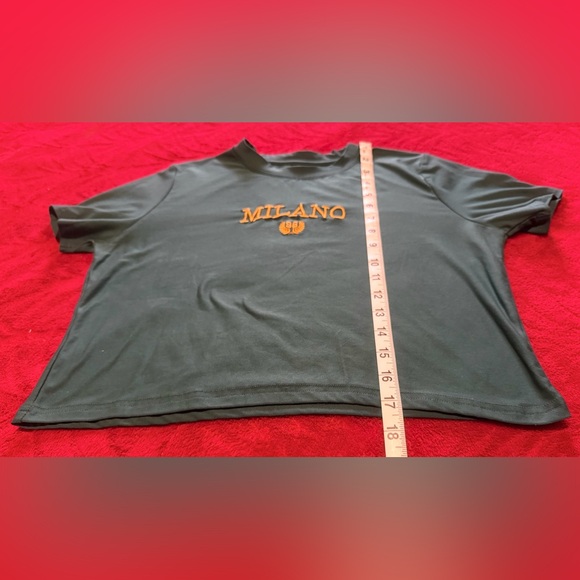 CLOSET CLEAR OUT XL Milano Crop T-Shirt Measurements in Pics Great Condition 😍🔥 - Picture 6 of 8